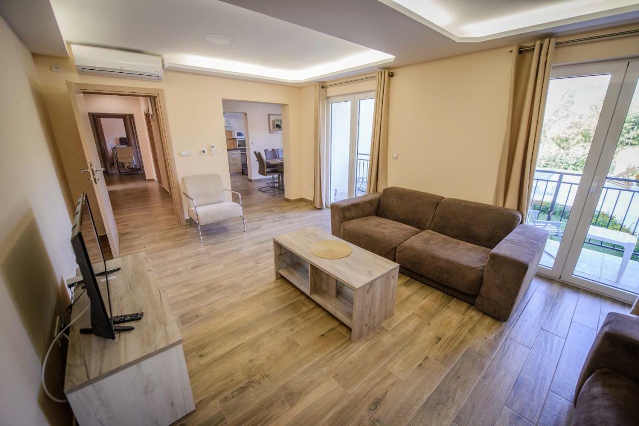 Apartment Vrutak Cattaro Esterno foto
