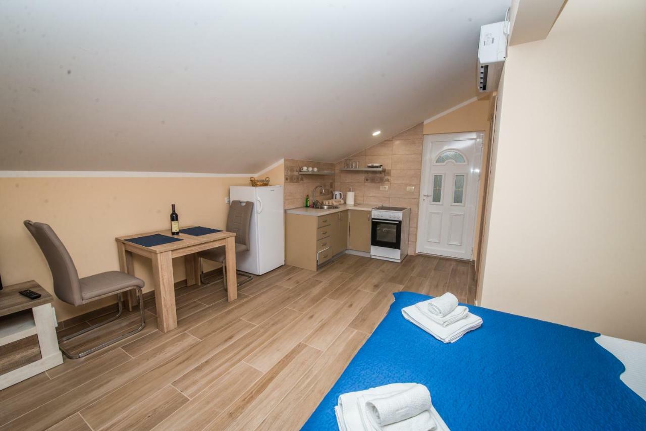 Apartment Vrutak Cattaro Esterno foto