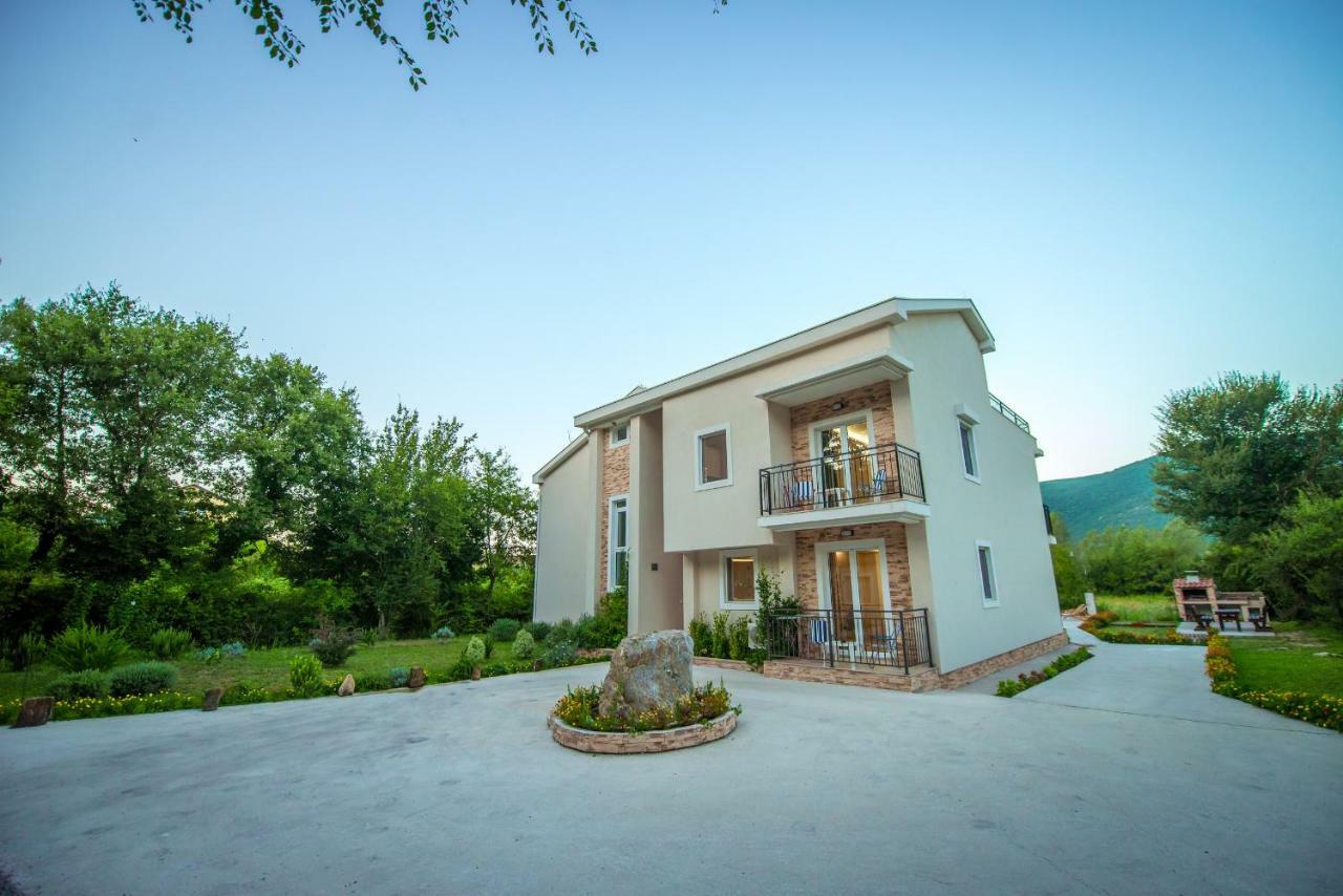 Apartment Vrutak Cattaro Esterno foto